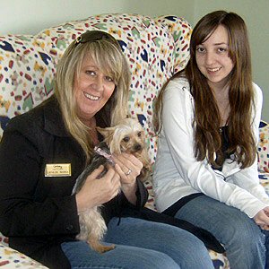 Sienna, Mom Leslie & Sister Victoria